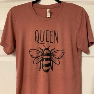 Canvas Queen 🐝 tee